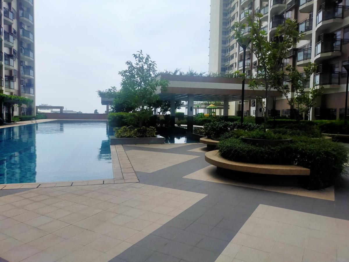 Aparthotel The Radiance Manila Bay Pasay Esterno foto