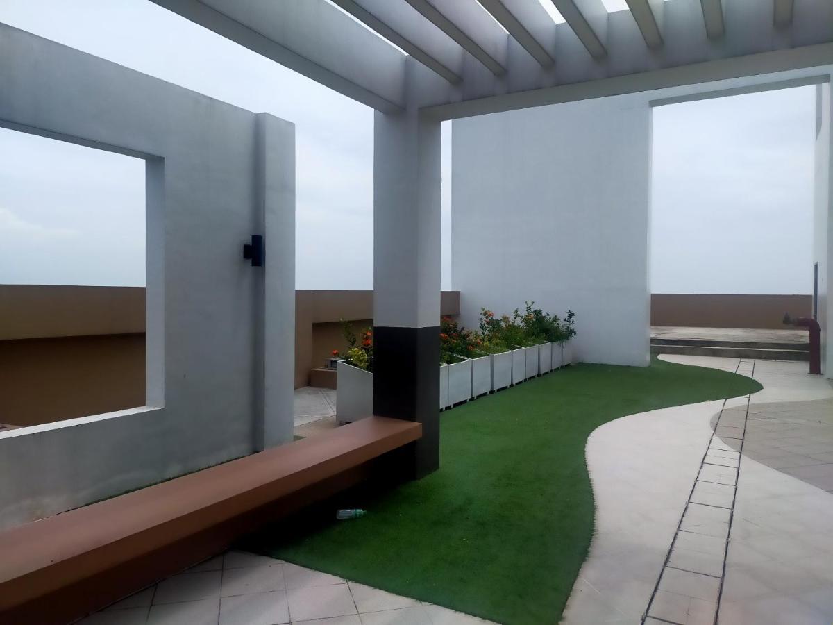 Aparthotel The Radiance Manila Bay Pasay Esterno foto