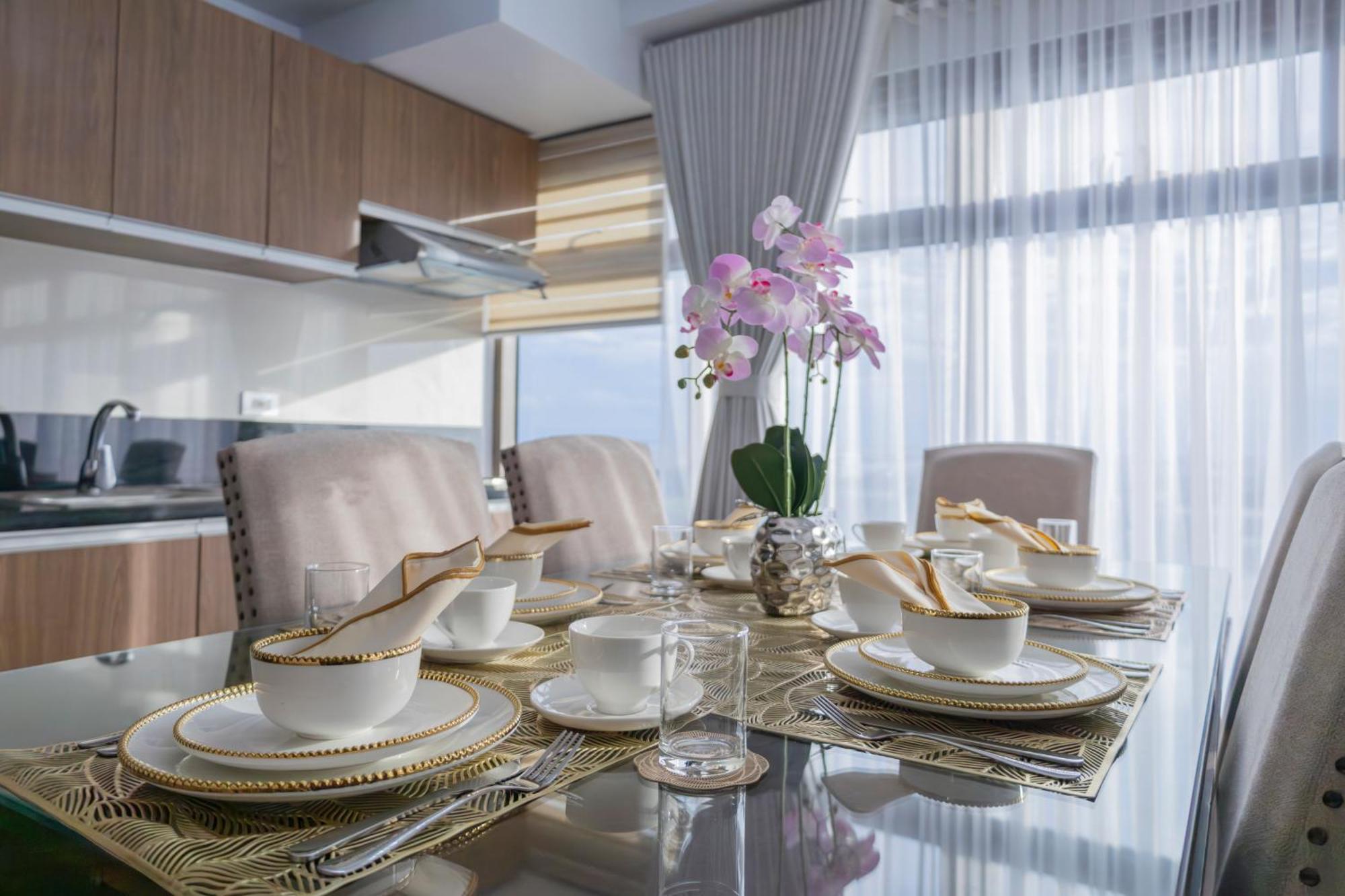 Aparthotel The Radiance Manila Bay Pasay Esterno foto
