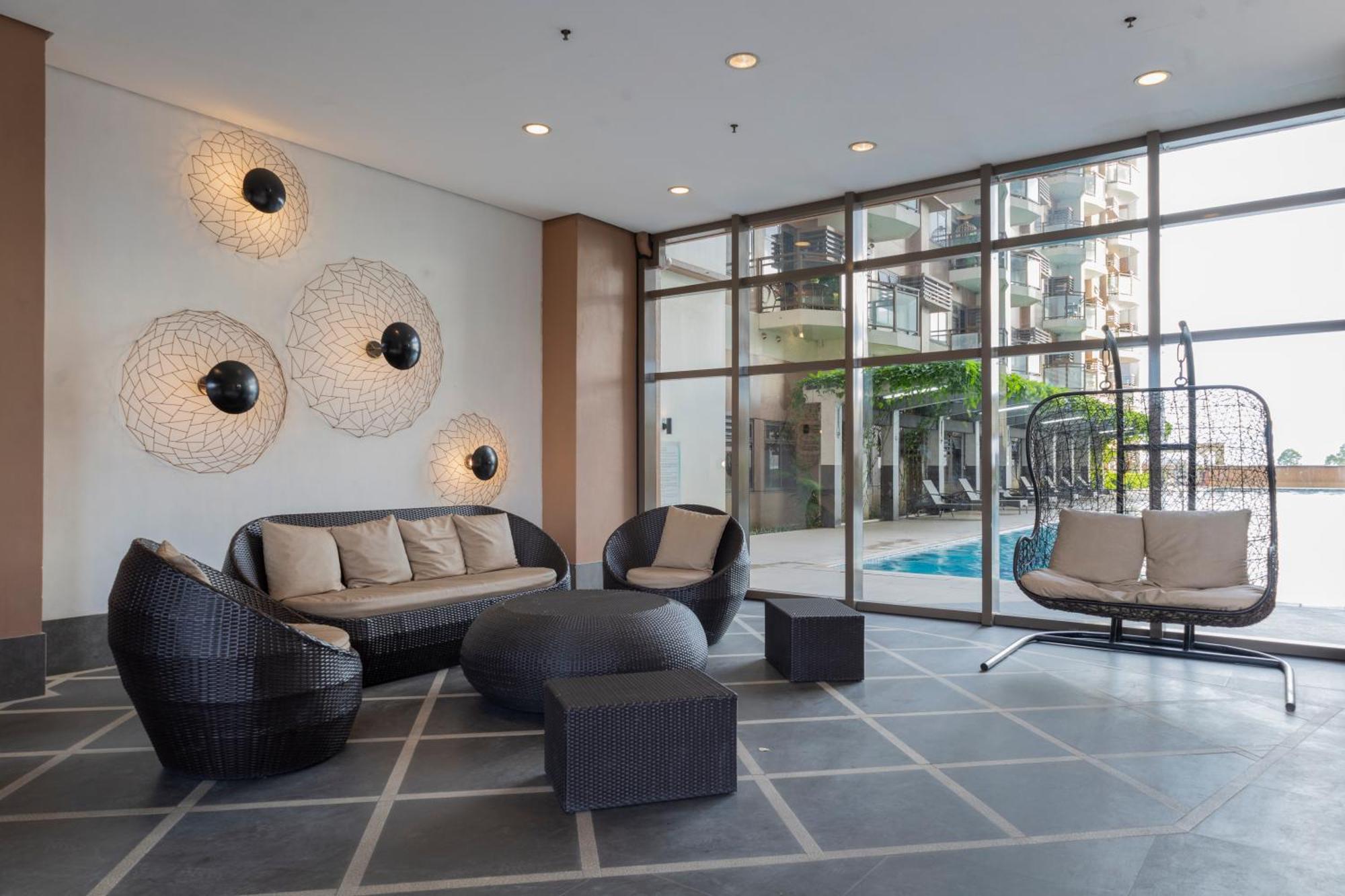 Aparthotel The Radiance Manila Bay Pasay Esterno foto