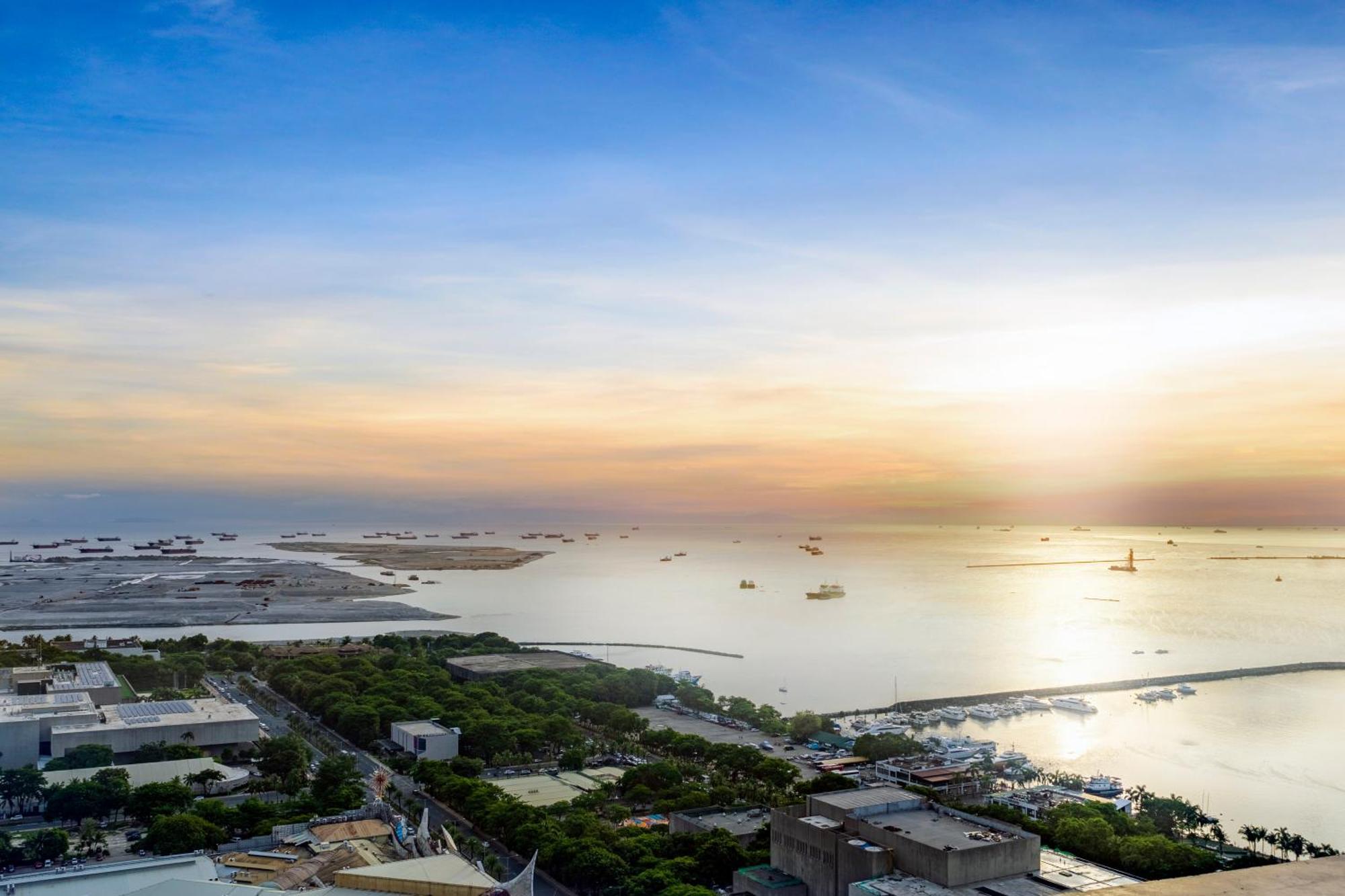 Aparthotel The Radiance Manila Bay Pasay Esterno foto