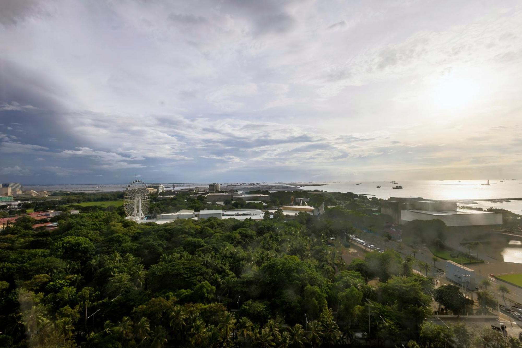Aparthotel The Radiance Manila Bay Pasay Esterno foto