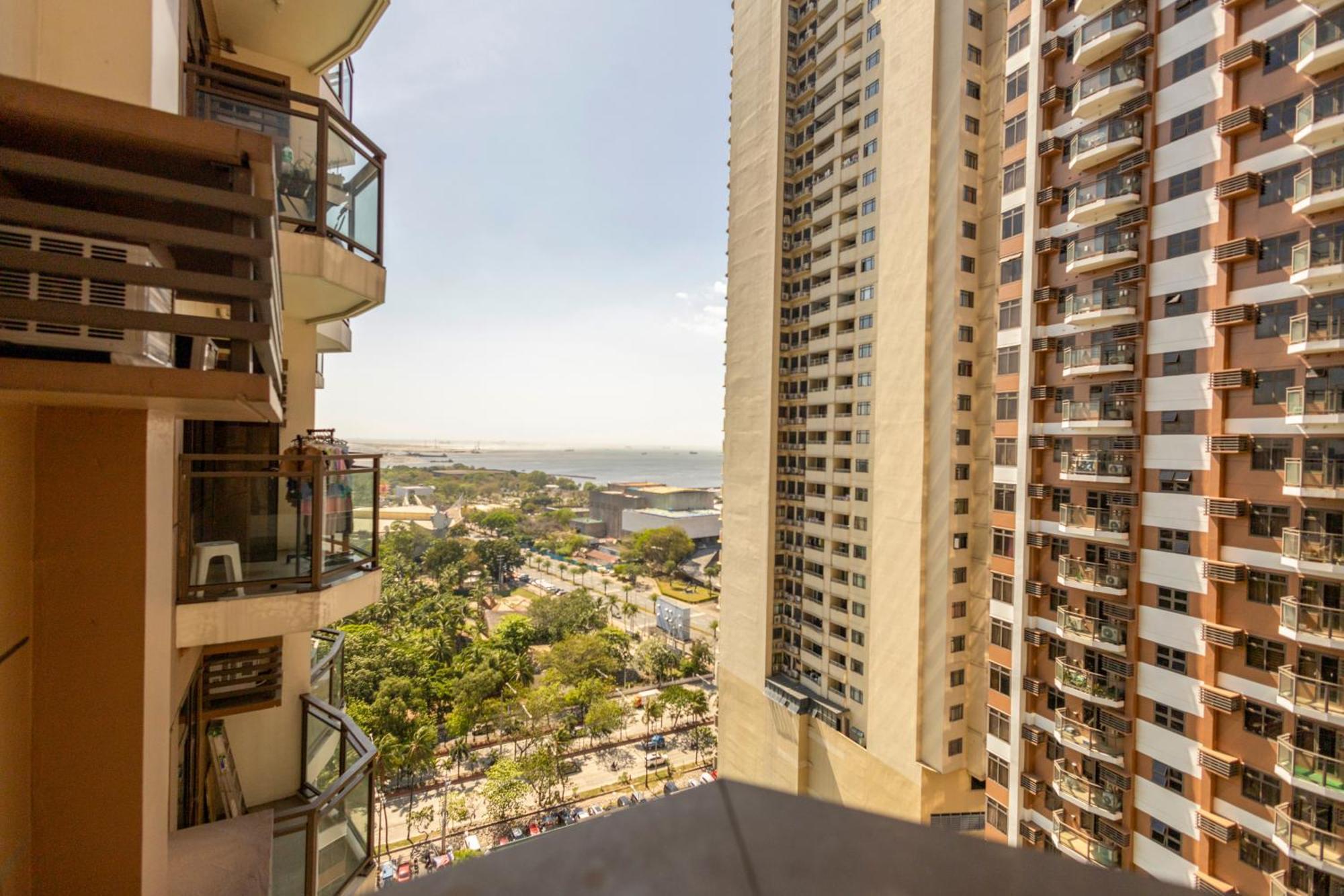 Aparthotel The Radiance Manila Bay Pasay Esterno foto
